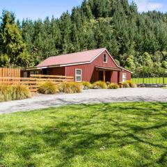 The Red Barn - Lake Okareka Holiday Home