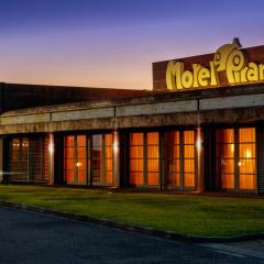 Motel Hotel Piranha