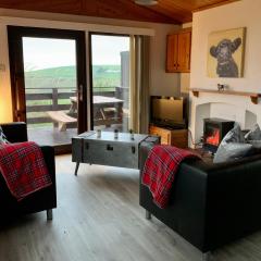 Lodge Cabin with Fabulous Views - Farm Holiday