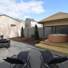 Home in Welkenraedt with Jacuzzi Steam Shower