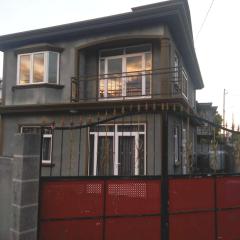 Charming House in Curepipe + Garden
