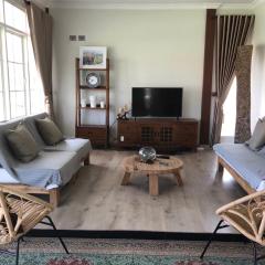 Super Wonderful 5 bedrooms with Bathroom Villa Marion Tomohon