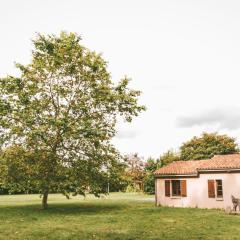 Modern holiday home with dishwasher, in natural region