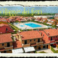 IRIS 20 In posizione strategica, indipendente, all'interno del Villaggio dei Fiori