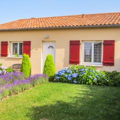 Attractive villa with swimming pool in Les Forges