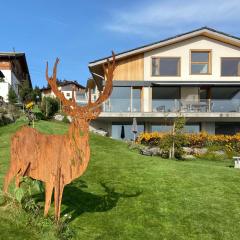 Casa Admisa, spektakuläre Aussicht, Ski in and out, hochwertige Einrichtung, Valserstein und Eiche