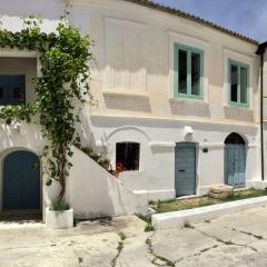 BORGO PETELIA, Casa Centro, Antica abitazione calabrese con giardino, ristrutturata