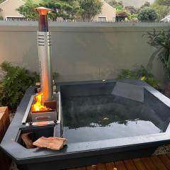 Seven on Flora- Hot Tub, Modern with amazing outside area