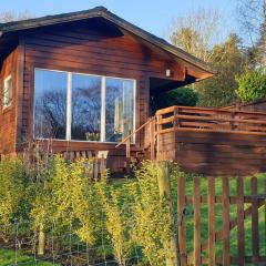 Luxurious lodge, Hot tub at Rudyard Lake, couples or small family