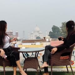 Joey's Hostel Agra - 200m from Taj Mahal