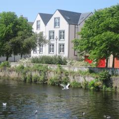 Luxury Riverbank Apartment, Nairn