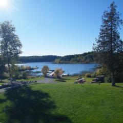 Mowat Landing Cottages