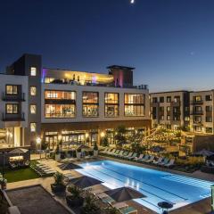 Luxury Condos at Anton Menlo w Pool & Amenities