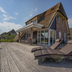 Beautiful villa with sunshower and terrace at the Tjeukemeer