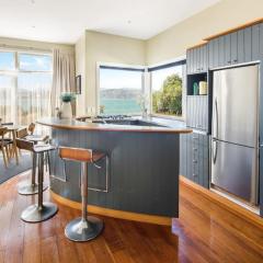 Waterfront 2-bed cottage, Karaka Bays