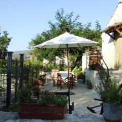 One bedroom apartement with enclosed garden and wifi at Abbateggio