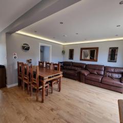 Crown Meadow - 4 Bedroom House - Heathrow - ExcellentStays