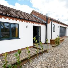 LITTLE HOUSE - Perfect for exploring The Broads