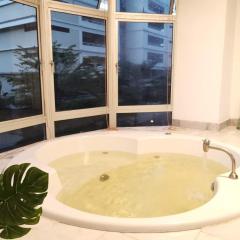 Jucuzzi POOL in 3room Apartment