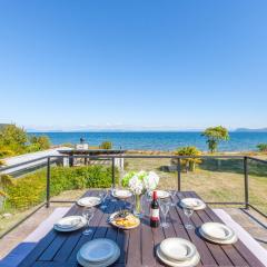 Lakefront Villa - Waitahanui Holiday Home