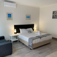 BENDIGO HIGH ST APARTMENTS with KING BED-COURTYARD-KITCHEN-REFURBISHED 2022