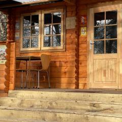 Retro private Lodge with hot tub Nr Dartmoor