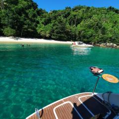 Passeios de lancha em Angra dos Reis