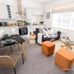 A Romantic Cosy City Centre Apartment with Free Parking - The Artist's Escape