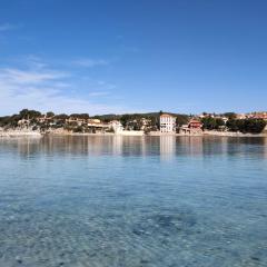 Joli studio les pieds dans l eau avec place de Parking gratuite