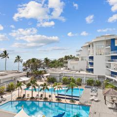 Hamptons Meets Hervey Bay In Upmarket Resort - Ocean Views