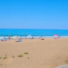 Beachfront holiday Houses Yannis on Agios Gordios beach