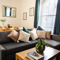 Central Plymouth Georgian Apartment - Sleeps 5 - Private Parking - By Habita Property