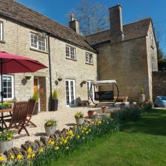 Thames Head Wharf - Historic Cotswold Cottage with Stunning Countryside Views