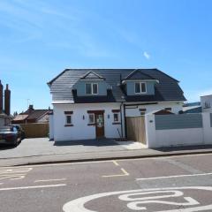 3 Bedroom Detached Beach House Poole