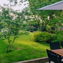 The Old Bank Beautiful Cotswold House with Huge Garden