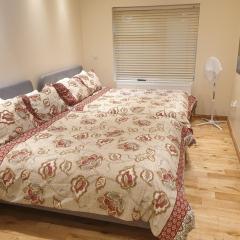 London Luxury Apartments 1min walk from Underground, with FREE PARKING FREE WIFI