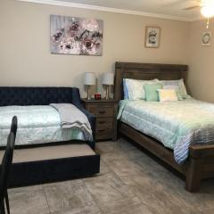 Just Like Being at Home- Newly Renovated Unit