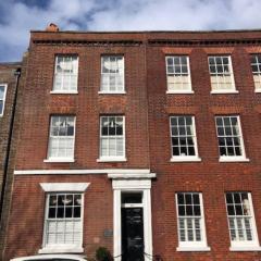 Luxury 2 bed Georgian Townhouse, Old Portsmouth