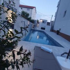 Apartment Villa Rina- Heated salt water Pool