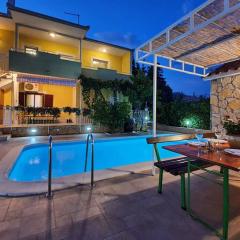 Beautiful villa - private heated pool, parking, BBQ near Split