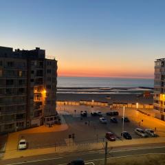 Oostende luxury seaview studio - large terrace- swimming pool - parking