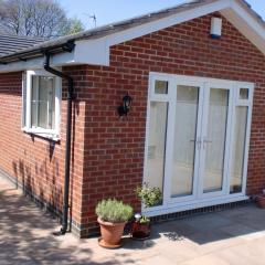 Quiet, cosy annexe room