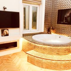 Budapest Eye Presidential with Jacuzzi & Sauna