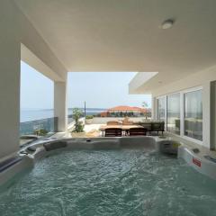 Exclusive 2 Bedroom Seafront Suite with jacuzzi