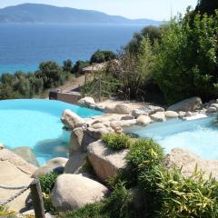 Villas Valinco San Martinu Corse du Sud - vue et proche mer - piscines-7 chambres