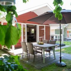 Beautiful lodge with a nice terrace, located in a holiday park in Brabant