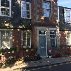 Beautiful Scandi-Inspired one bed in Stockbridge