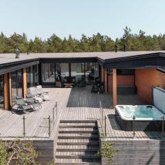 Seija's Modern Secluded Villa with Jacuzzi & Sauna