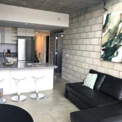 Modern 2 Bdrm w/Parking in the Heart of Hillcrest