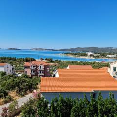 Apartment Luka with Balcony, sea view and FREE parking